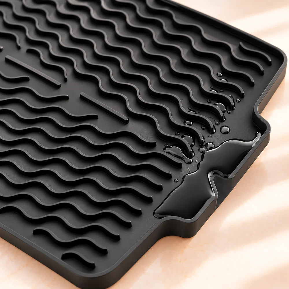 Silicone Sink Drying Mat with Spout — 22 × 30 cm — material and construction detail